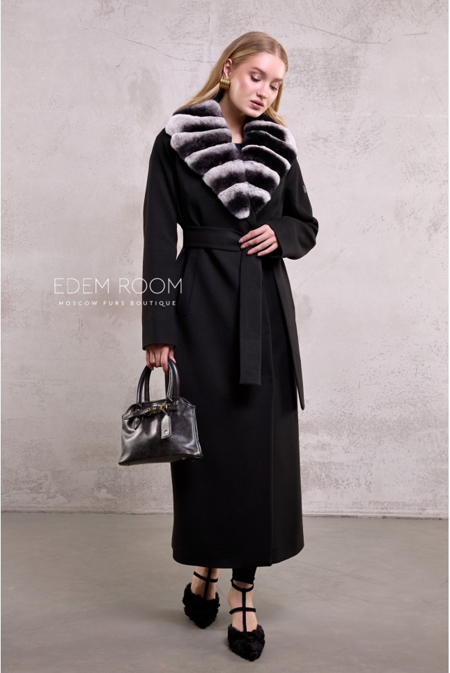 чёрное пальто с меховым воротником