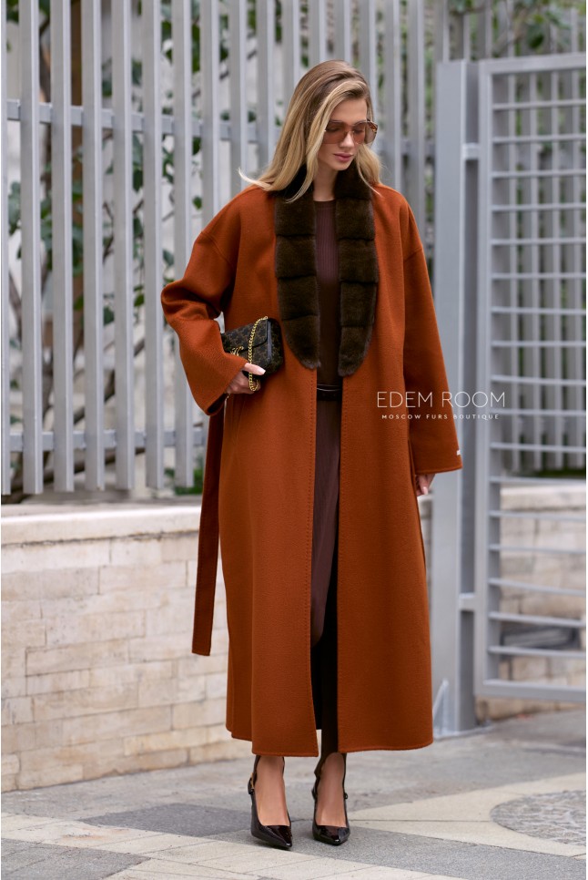 Итальянское пальто с воротником из норки