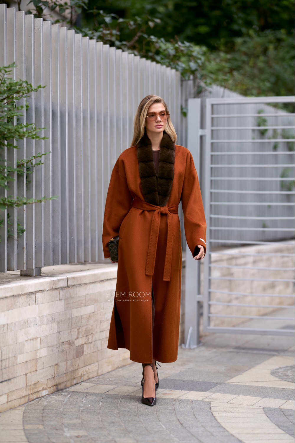 Итальянское пальто с воротником из норки