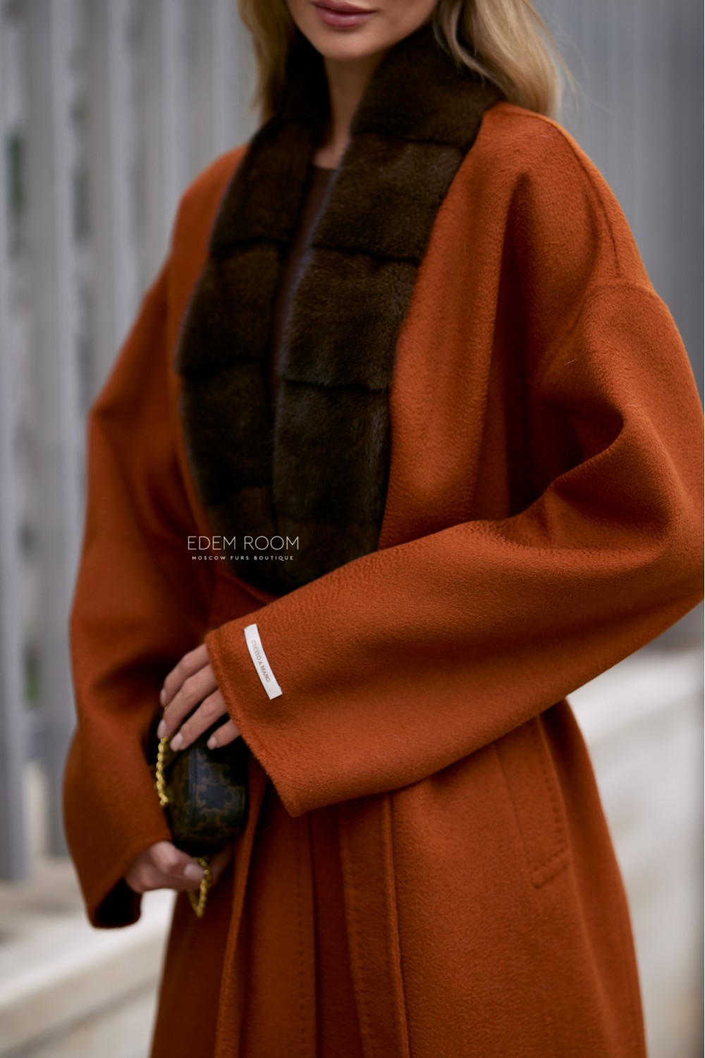 Итальянское пальто с воротником из норки