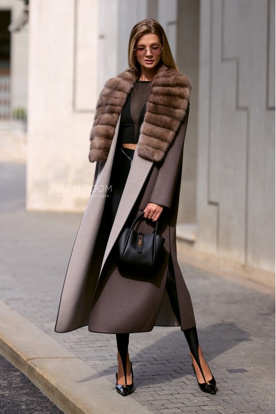 Итальянское пальто с мехом соболя Итальянское пальто с мехом соболя