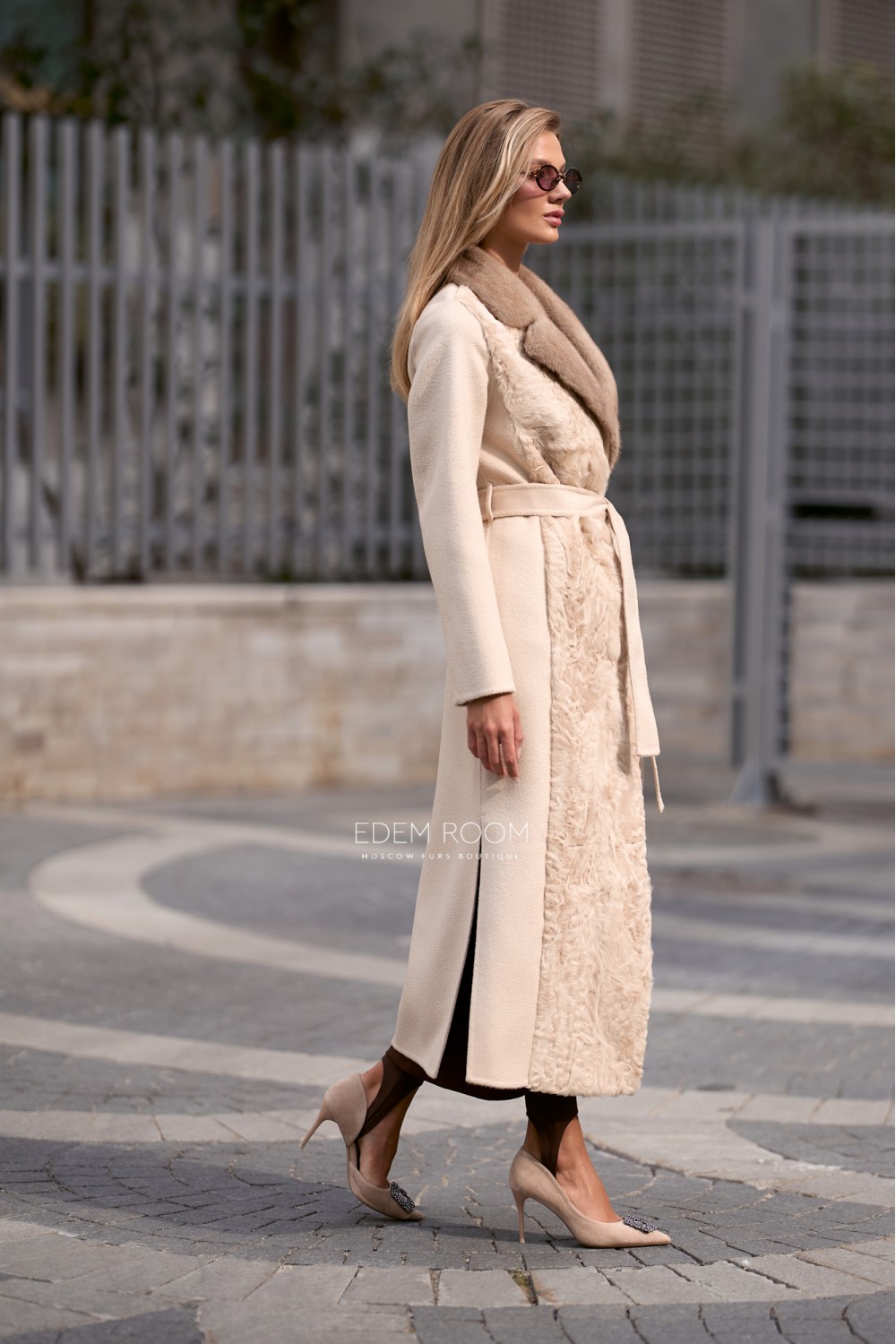 демисезонное пальто с мехом каракульчи