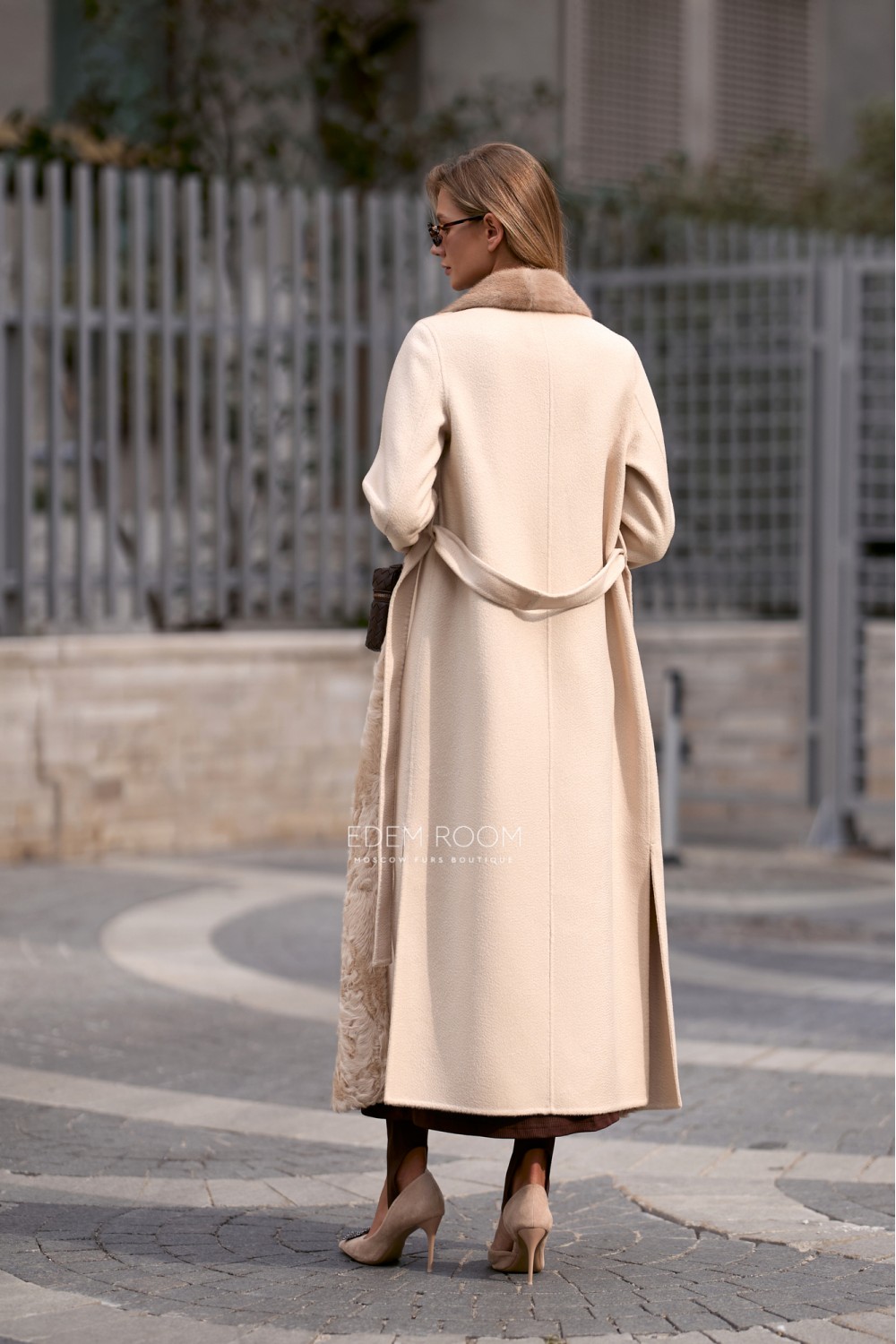 демисезонное пальто с мехом каракульчи