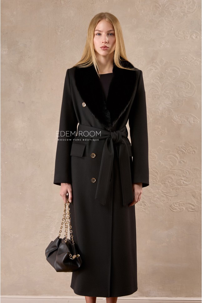 двубортное  пальто с меховым воротником