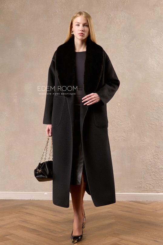 чёрное пальто с мехом 