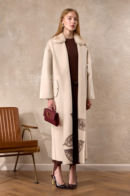 светлое двухстороннее пальто 