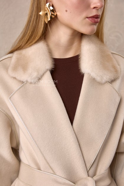 светлое двухстороннее пальто 