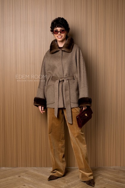 шерстяное пальто с мехом норки