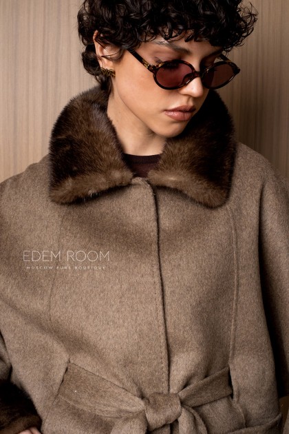 шерстяное пальто с мехом норки