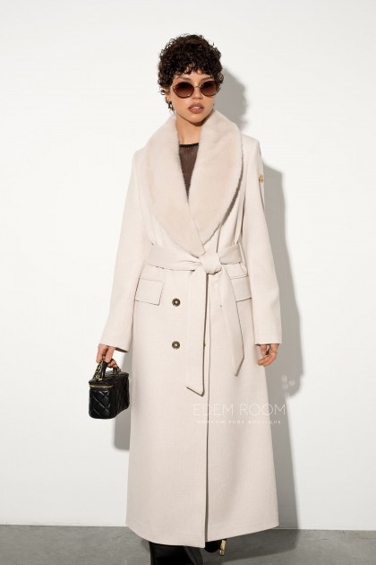 белое пальто с воротником из норки от  Donna Bacconi