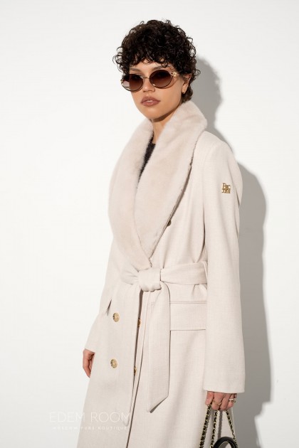 белое пальто с воротником из норки от  Donna Bacconi