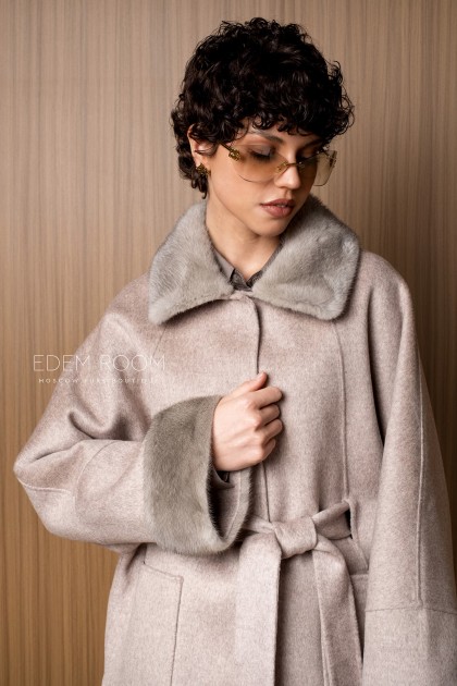 короткое пальто с мехом норки