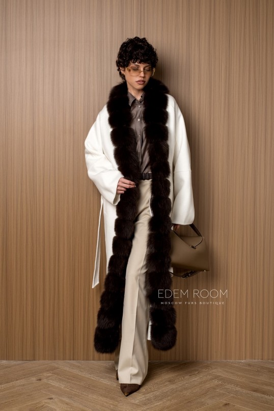 удлиненное пальто с мехом