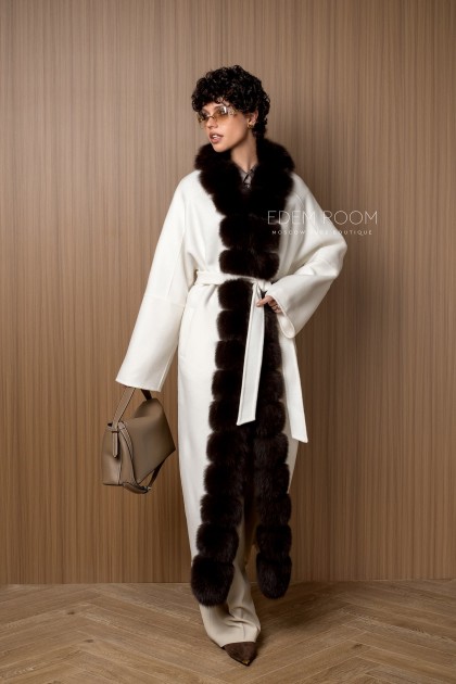 удлиненное пальто с мехом
