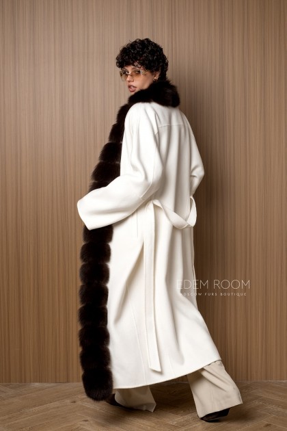 удлиненное пальто с мехом