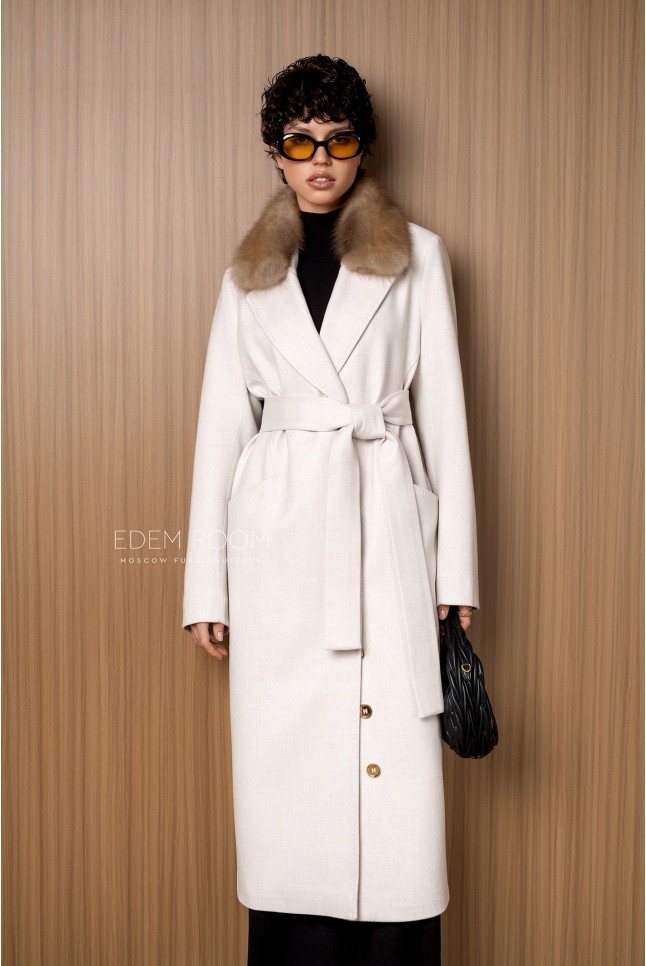 пальто с воротником из куницы