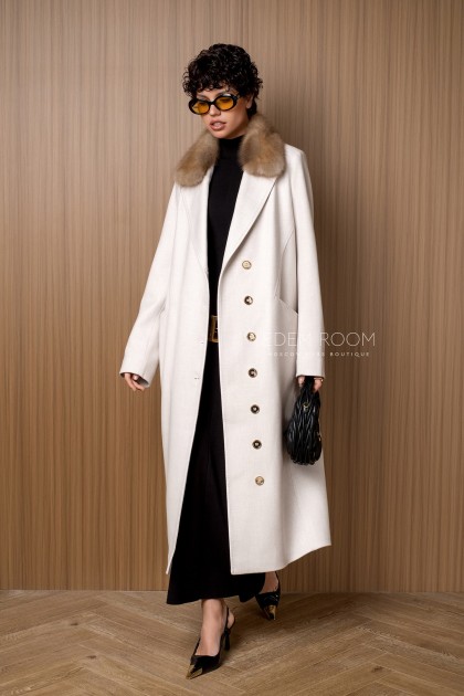 пальто с воротником из куницы