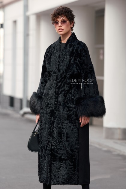 итальянское пальто с мехом каракульчи