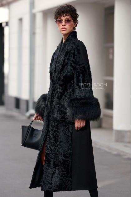 итальянское пальто с мехом каракульчи