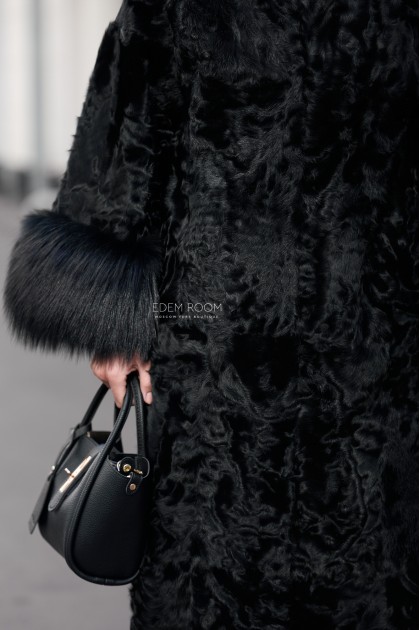 итальянское пальто с мехом каракульчи