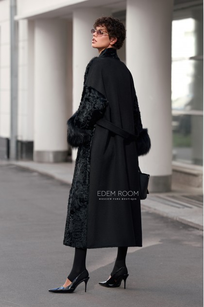 итальянское пальто с мехом каракульчи