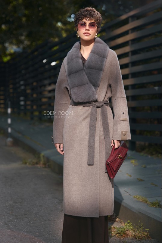 пальто с меховым воротником