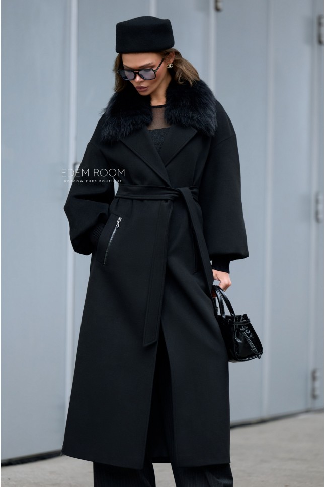 чёрное пальто с мехом на вотнике