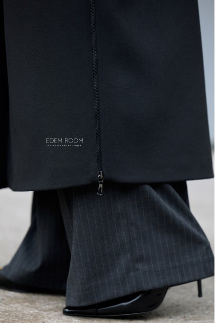 чёрное пальто с мехом на вотнике чёрное пальто с мехом на вотнике