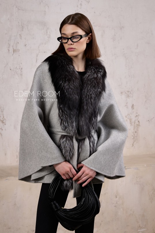 короткое пальто - пончо с мехом