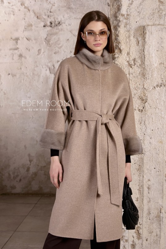 демисезонное пальто с мехом норки