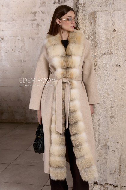 удлиненное пальто с мехом лисы