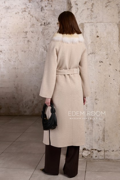 удлиненное пальто с мехом лисы