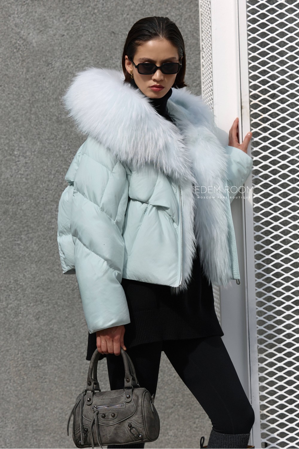 короткий пуховик с мехом