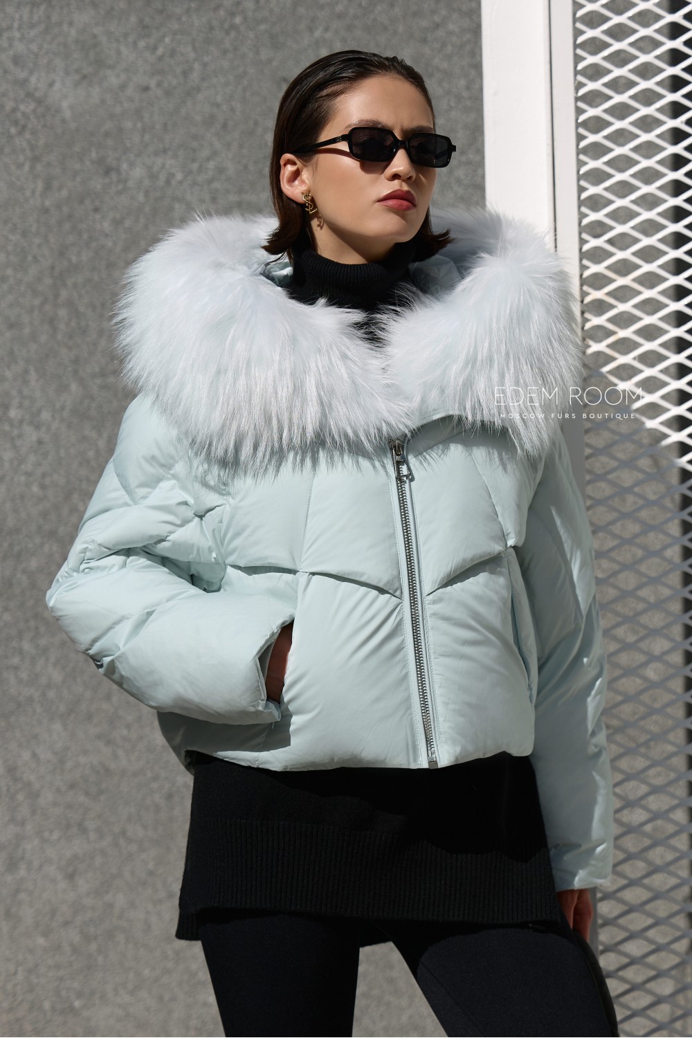 короткий пуховик с мехом