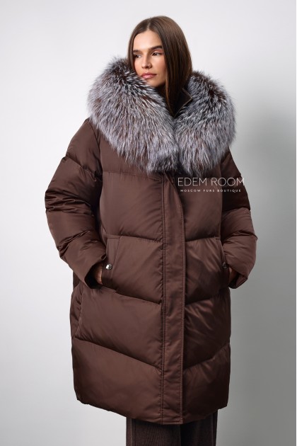 коричневое пуховое пальто с мехом