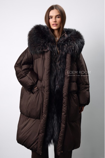 дутое пуховое пальто с мехом