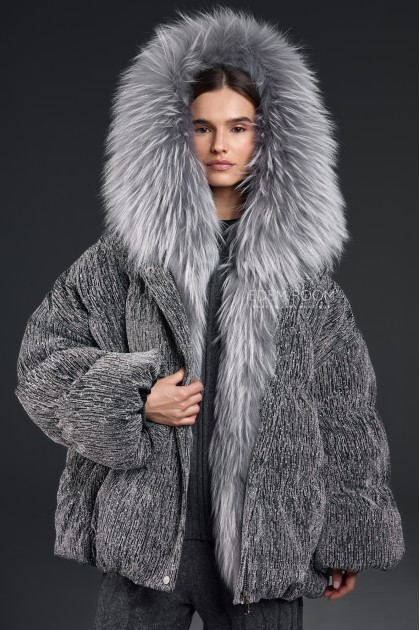 куртка - пуховик с меховым капюшоном