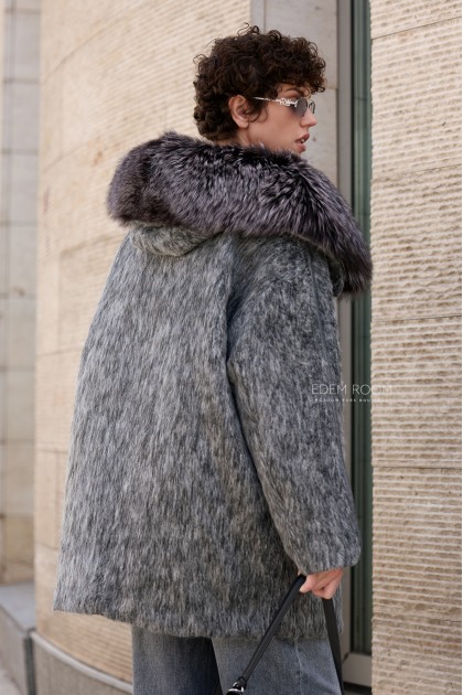 зимнее пальто - пуховик с меховым капюшоном