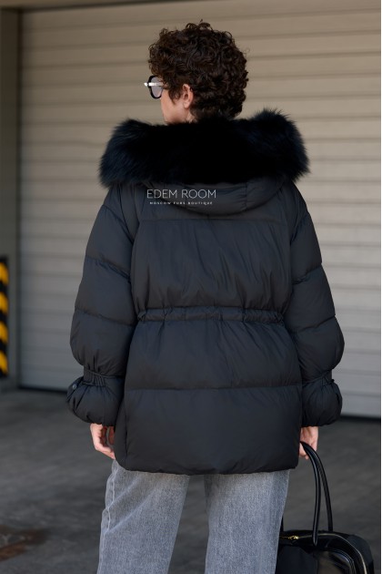 чёрный пуховик с мехом