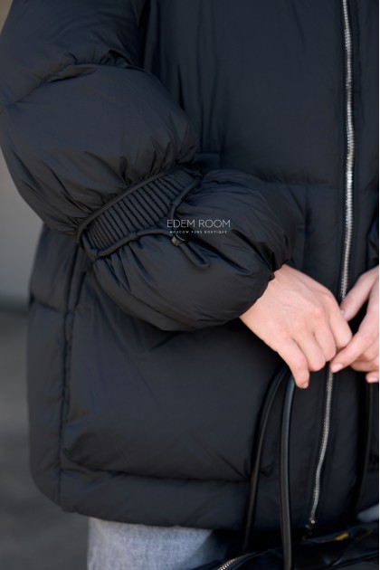 чёрный пуховик с мехом