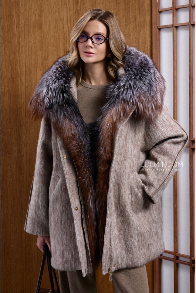 пуховое пальто с меховым капюшоном