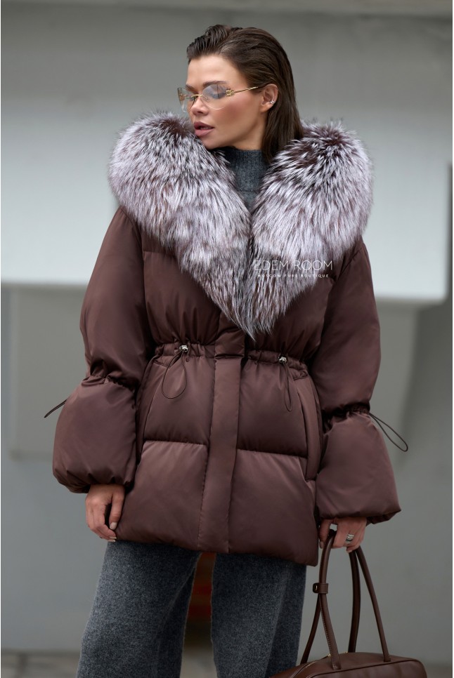 пуховая куртка  с большим меховым капюшном