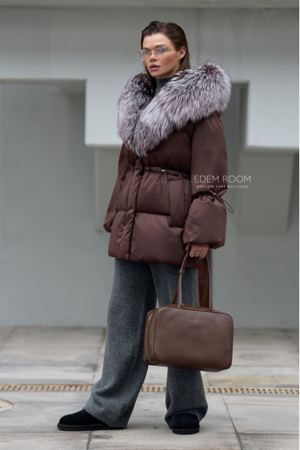 пуховая куртка  с большим меховым капюшном