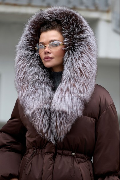 пуховая куртка  с большим меховым капюшном