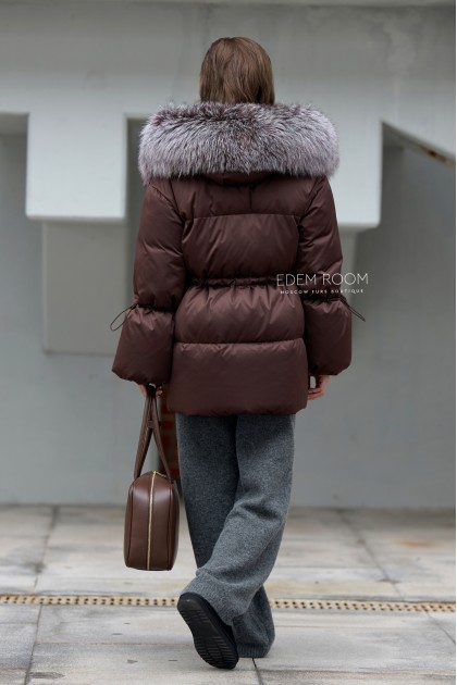 пуховая куртка  с большим меховым капюшном