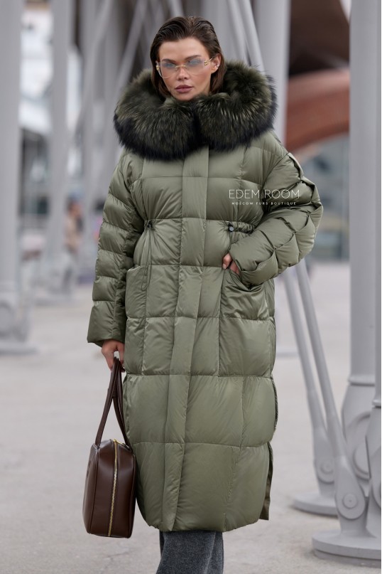 легкое пуховое пальто с меховым капюшоном легкое пуховое пальто с меховым капюшоном