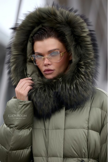 легкое пуховое пальто с меховым капюшоном легкое пуховое пальто с меховым капюшоном