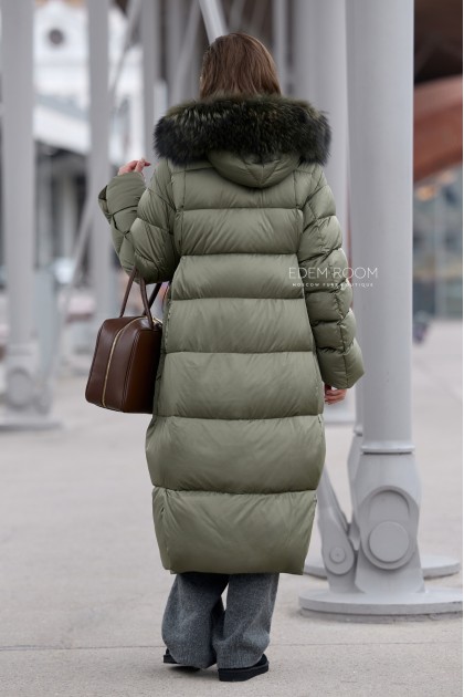 легкое пуховое пальто с меховым капюшоном легкое пуховое пальто с меховым капюшоном