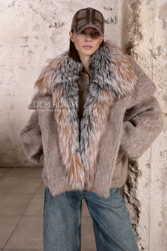 модная куртка - пуховик с мехом