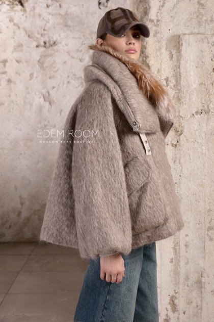 модная куртка - пуховик с мехом
